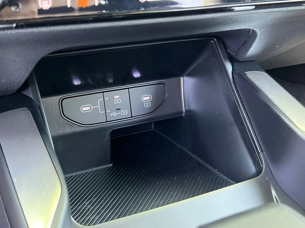 2025 Kia Sorento LX - Photo 24