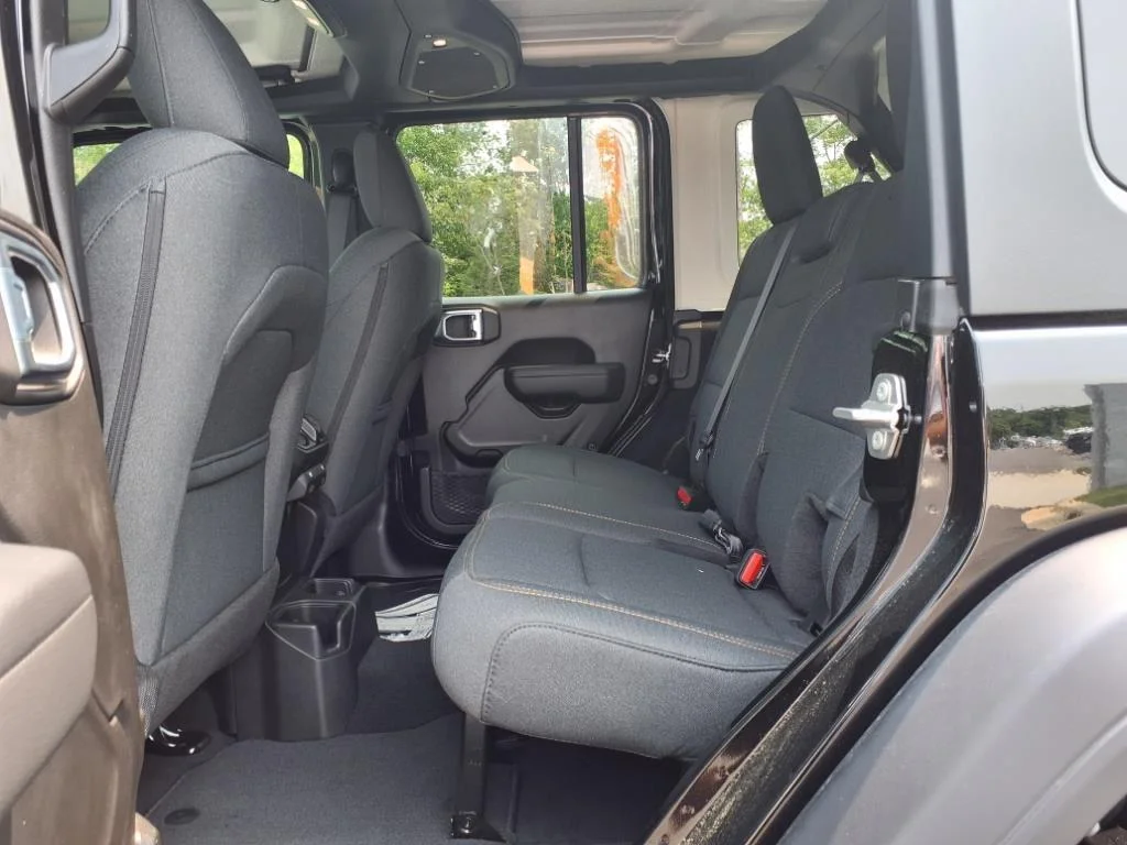 Used 2025 Black Clearcoat Jeep Sport S image 23