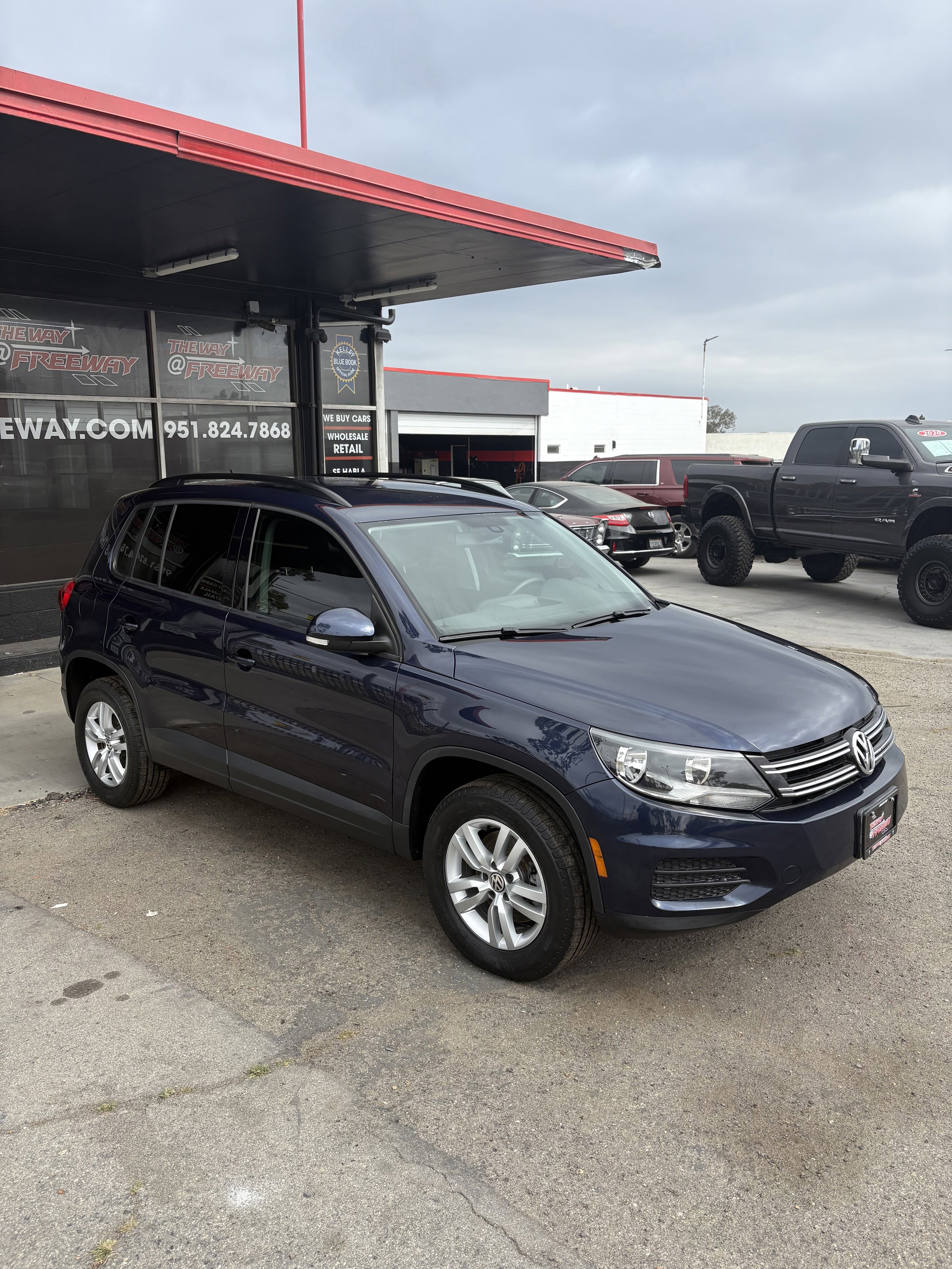 Used 2016 Blue Volkswagen  image 3