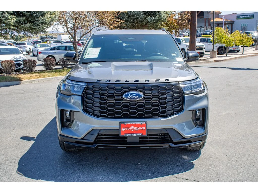 Used 2025 Carbonized Gray Metallic Ford ST-Line image 3