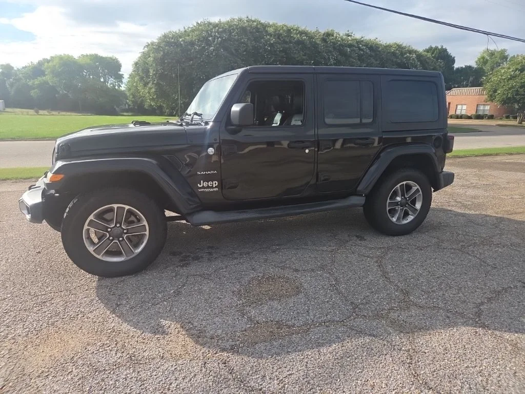 Used 2018 Black Jeep Unlimited Sahara image 7
