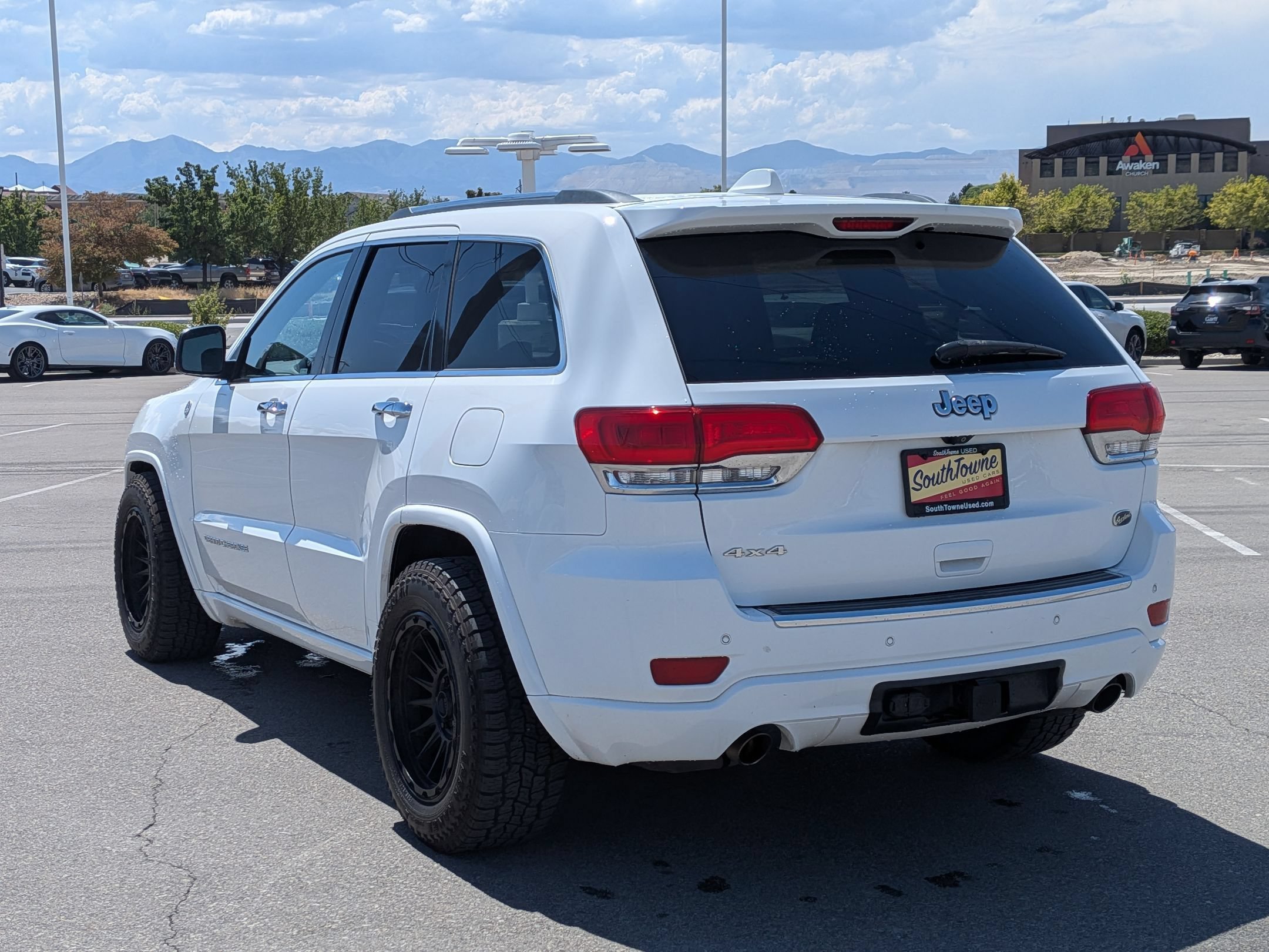Used 2015 Bright White Clearcoat Jeep Overland image 5