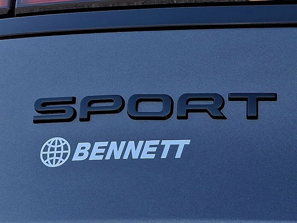New 2026  Land Rover SE image 18
