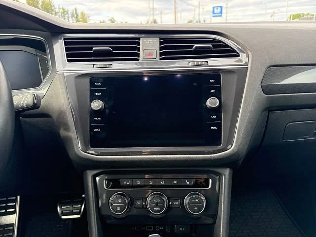 Used 2020  Volkswagen SEL Premium R-Line image 22