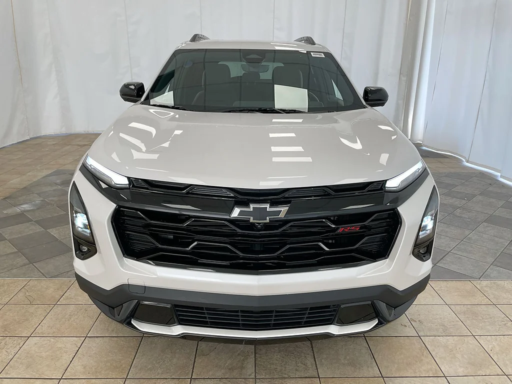Used 2025 Iridescent Pearl Tricoat Chevrolet RS image 30