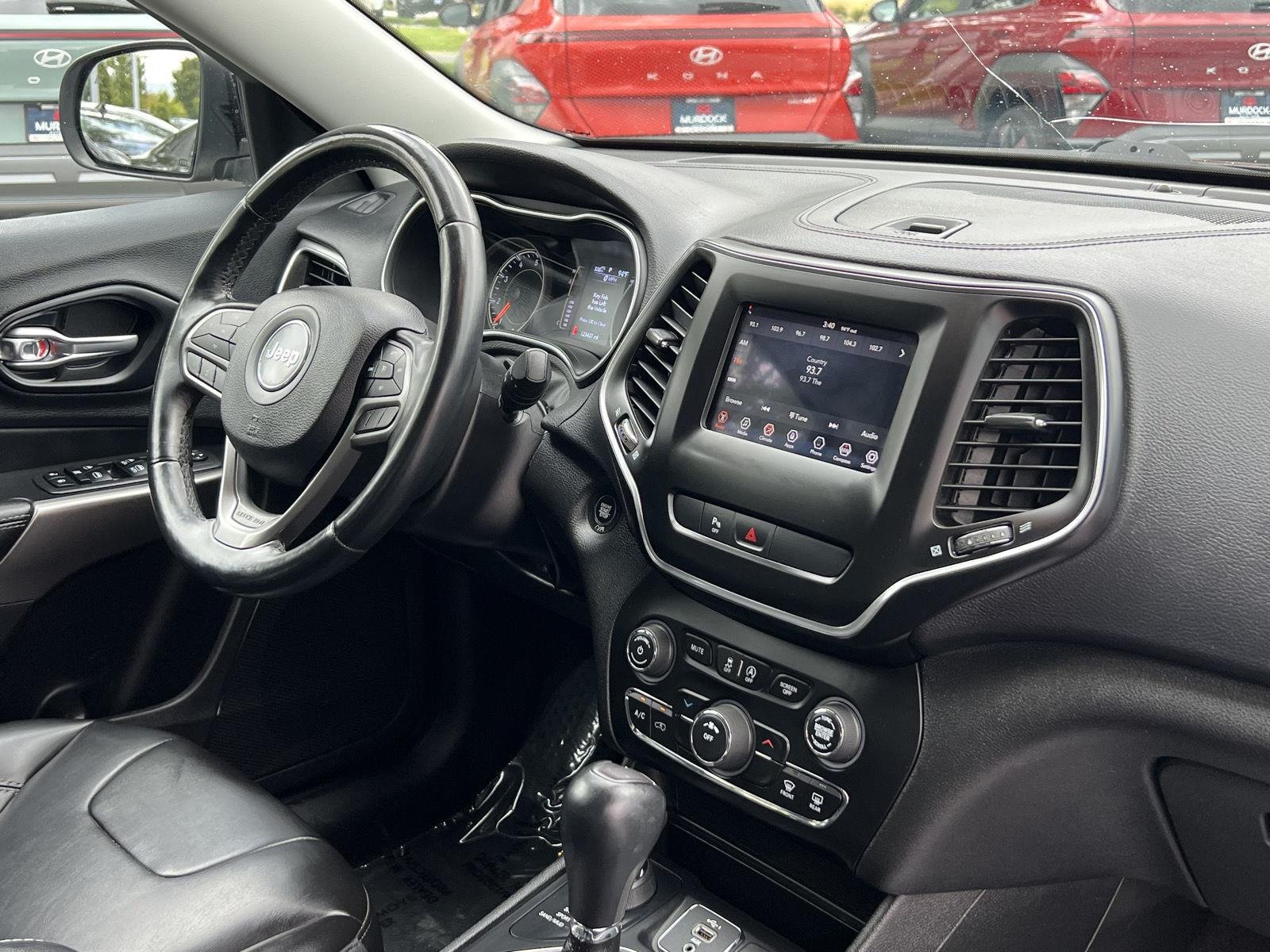 Used 2019 Diamond Black Crystal Pearlcoat Jeep Latitude Plus image 20