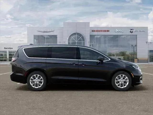 New 2026 Diamond Black Crystal Pearl-Coat Exterior Paint Chrysler Select image 48