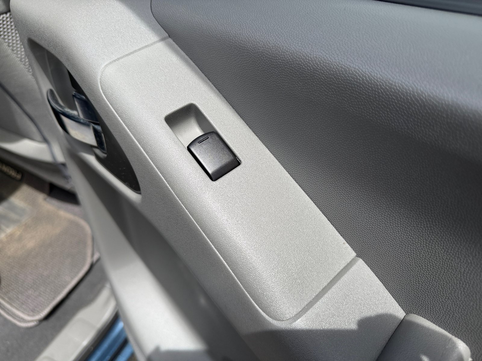 Used 2020 Arctic Blue Metallic Nissan SV image 33