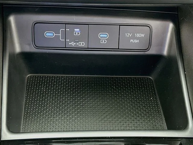 New 2027 White Hyundai SE image 18