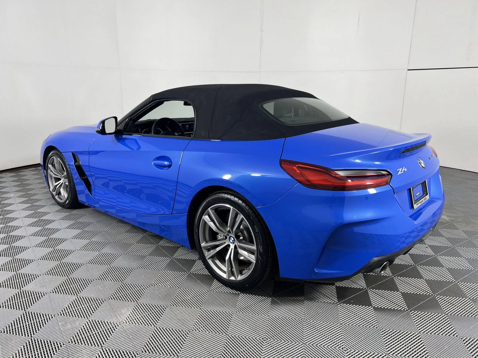 Used 2019 Misano Blue Metallic BMW sDrive30i image 8