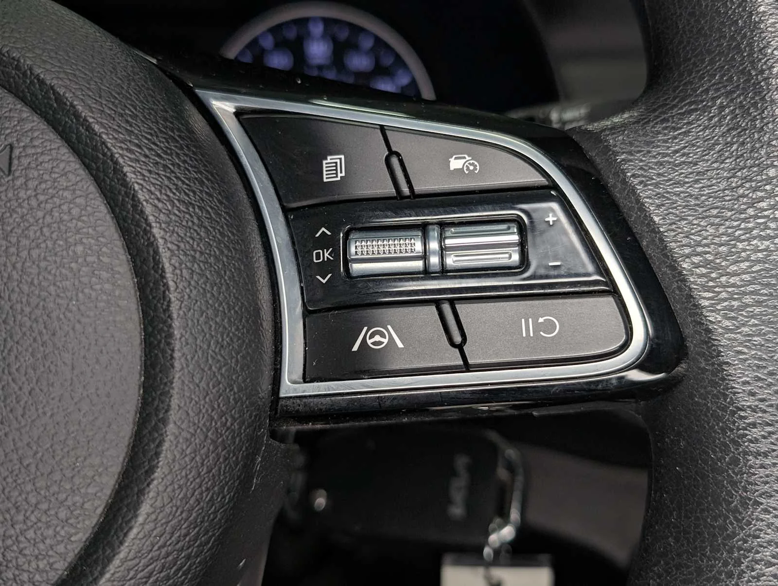 Used 2023 Gravity Gray Kia LXS image 33