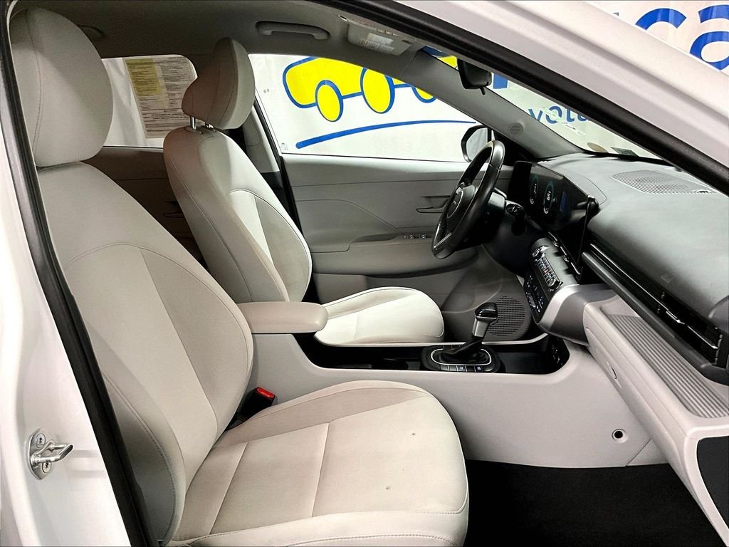 Used 2024 White Hyundai SEL image 11