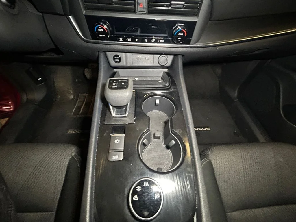 Used 2025 Scarlet Nissan SV image 12
