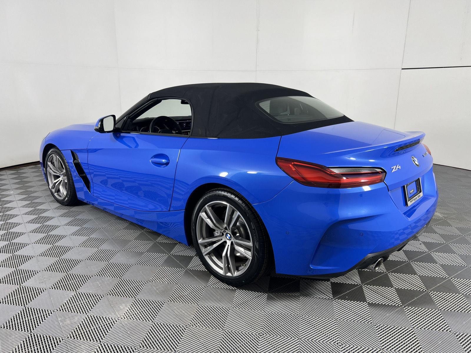 Used 2019 Misano Blue Metallic BMW sDrive30i image 8