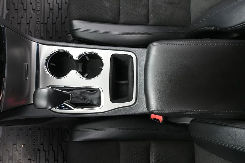 Used 2021 White Jeep Laredo X image 36