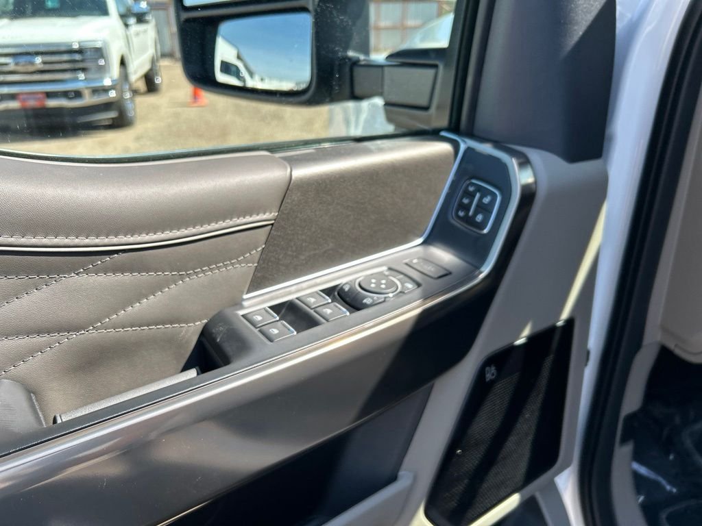 New 2026 Star White Metallic Tri-Coat Ford Platinum image 14