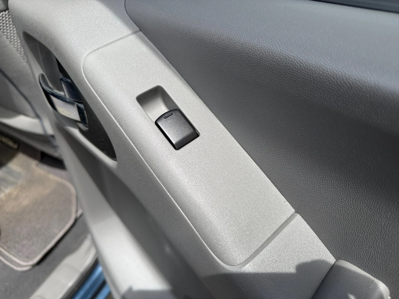 Used 2020 Arctic Blue Metallic Nissan SV image 33