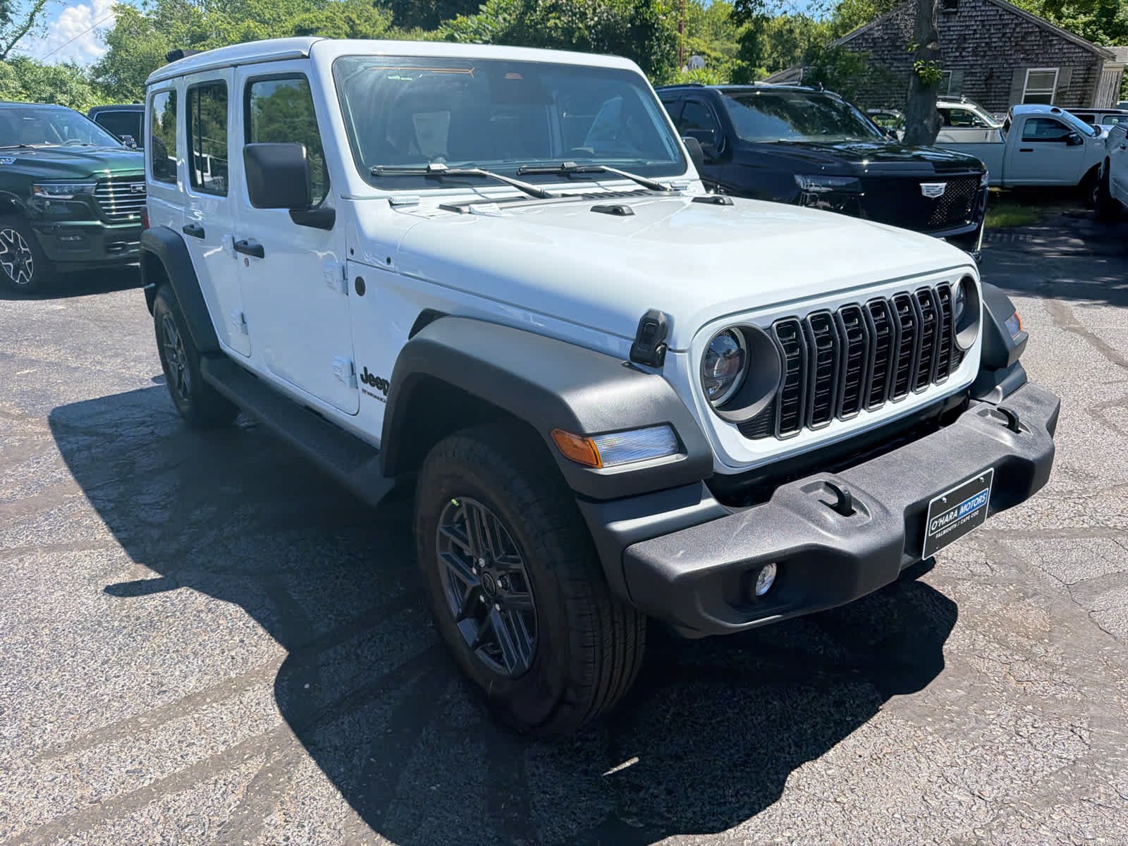 New 2026 Bright White Clear-Coat Exterior Paint Jeep Sport S image 2