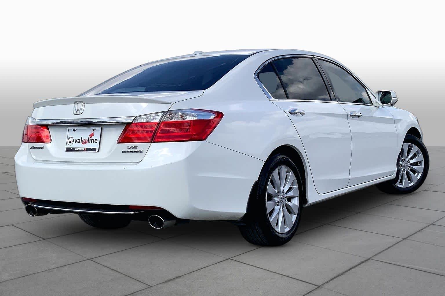 Used 2013 White Orchid Pearl Honda Touring image 13