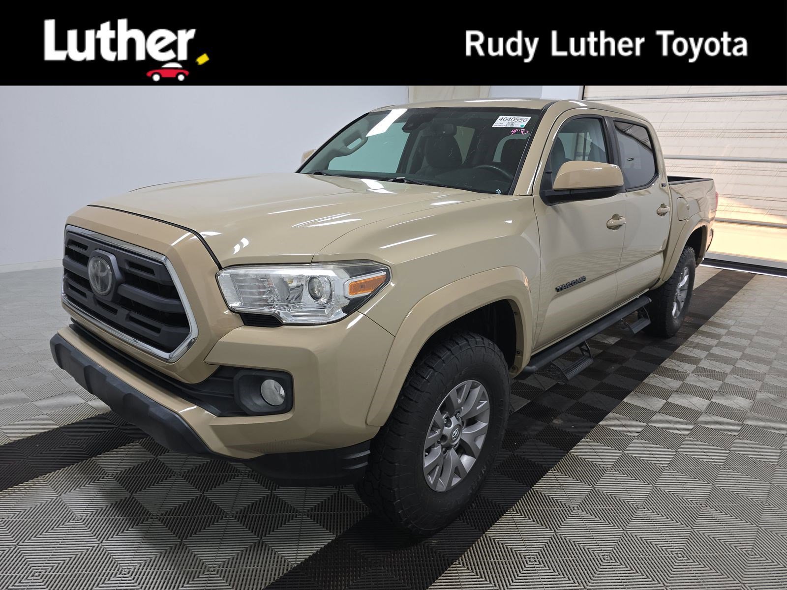 2019 Toyota Tacoma SR5 Double Cab 4WD V6 Auto Short Bed's photo