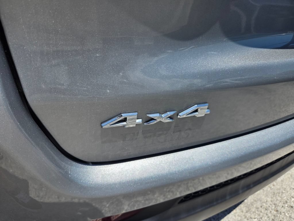 Used 2022  Jeep  image 12