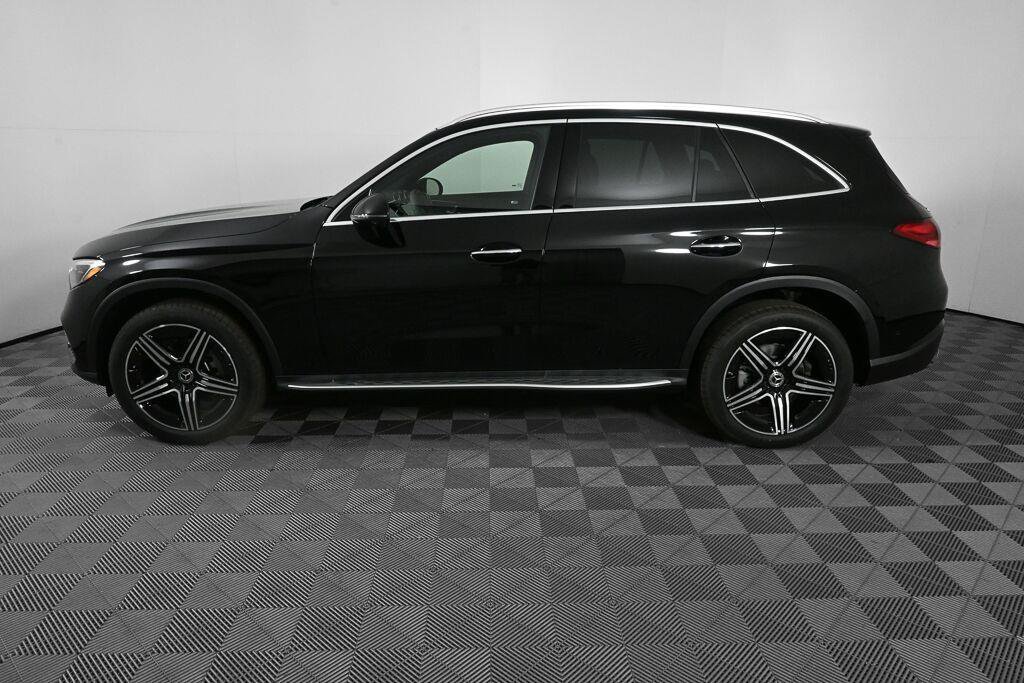 New 2027 Black Mercedes-Benz GLC 300 image 39