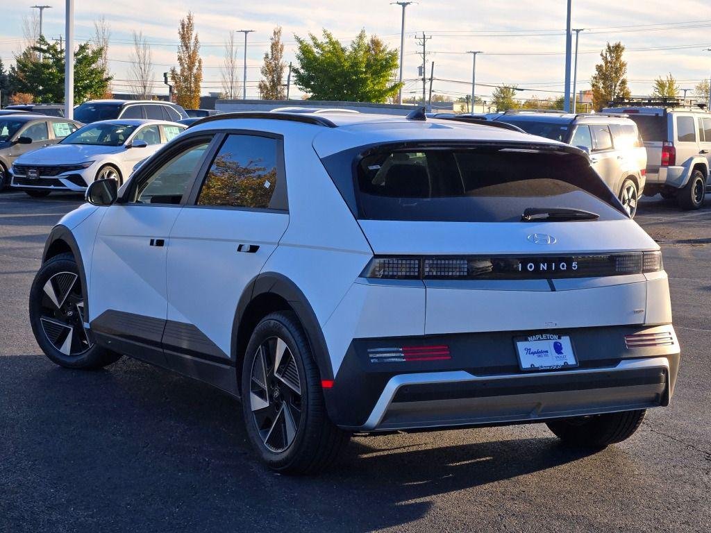 New 2025 White Hyundai SEL image 17