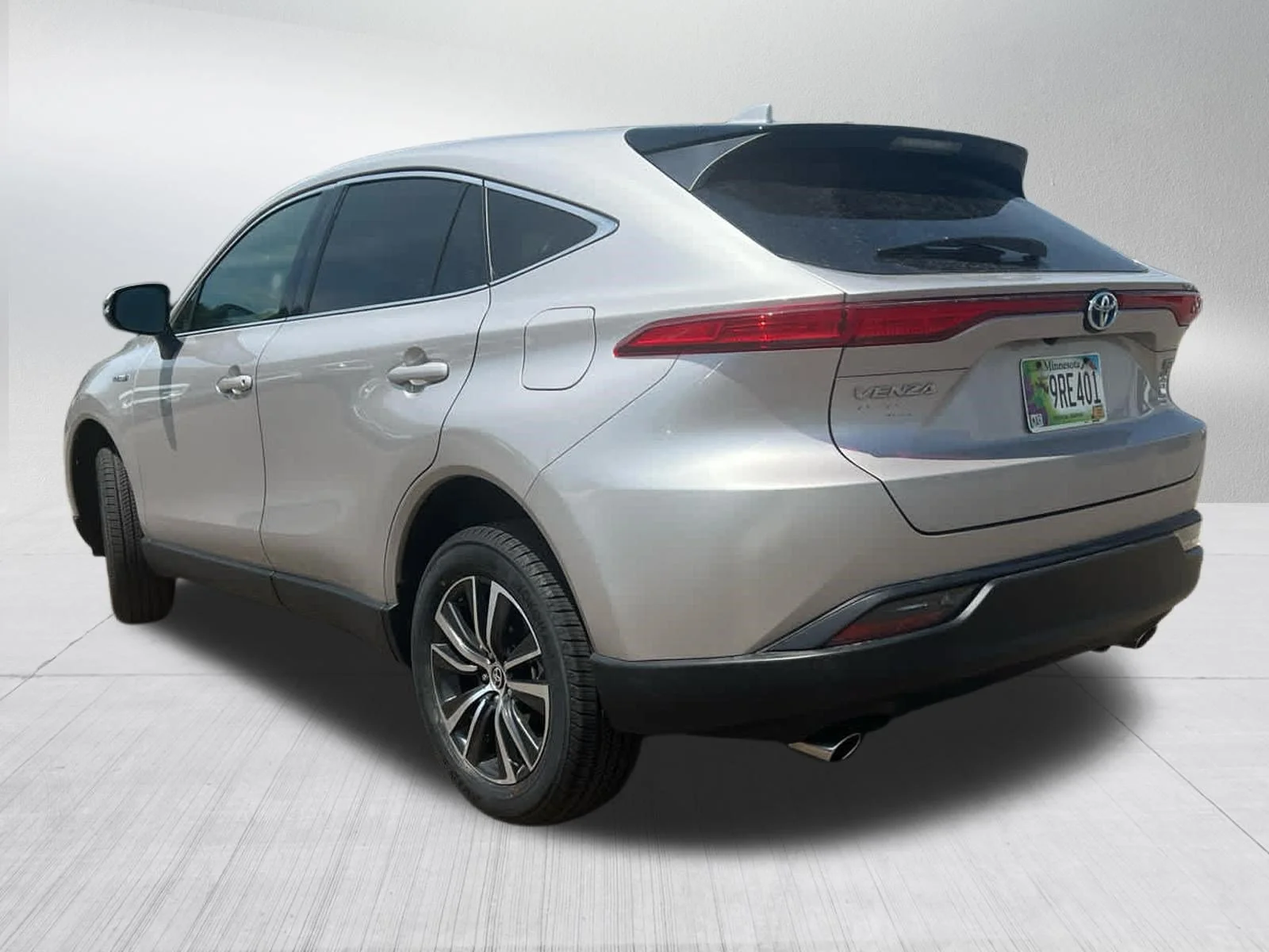 Used 2021 Titanium Glow Toyota LE image 5