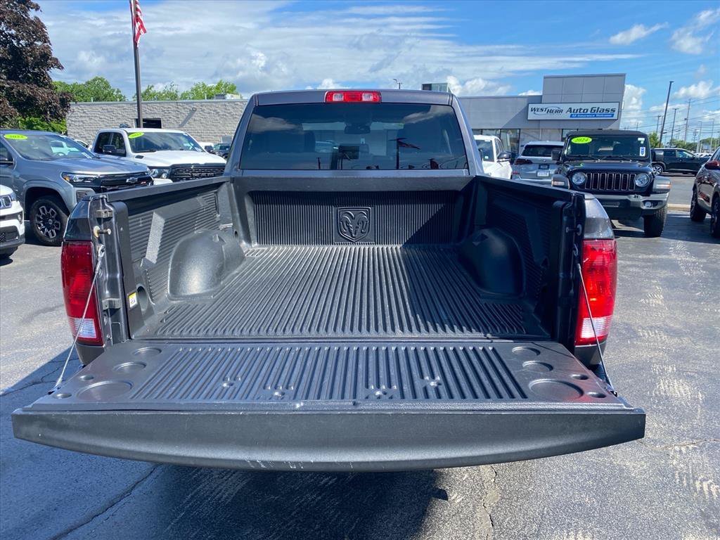 Used 2019 Granite Crystal Metallic Clearcoat Ram Express image 21