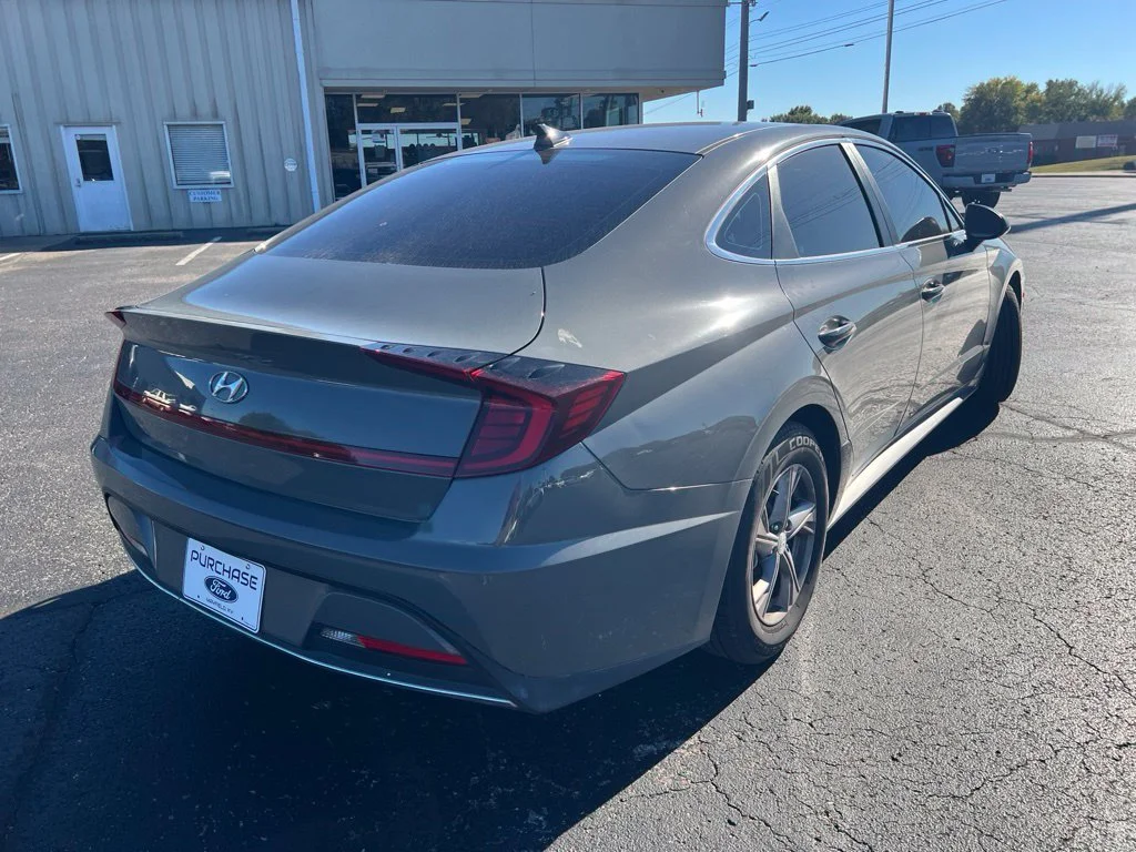 Used 2020 Gray Hyundai SE image 4
