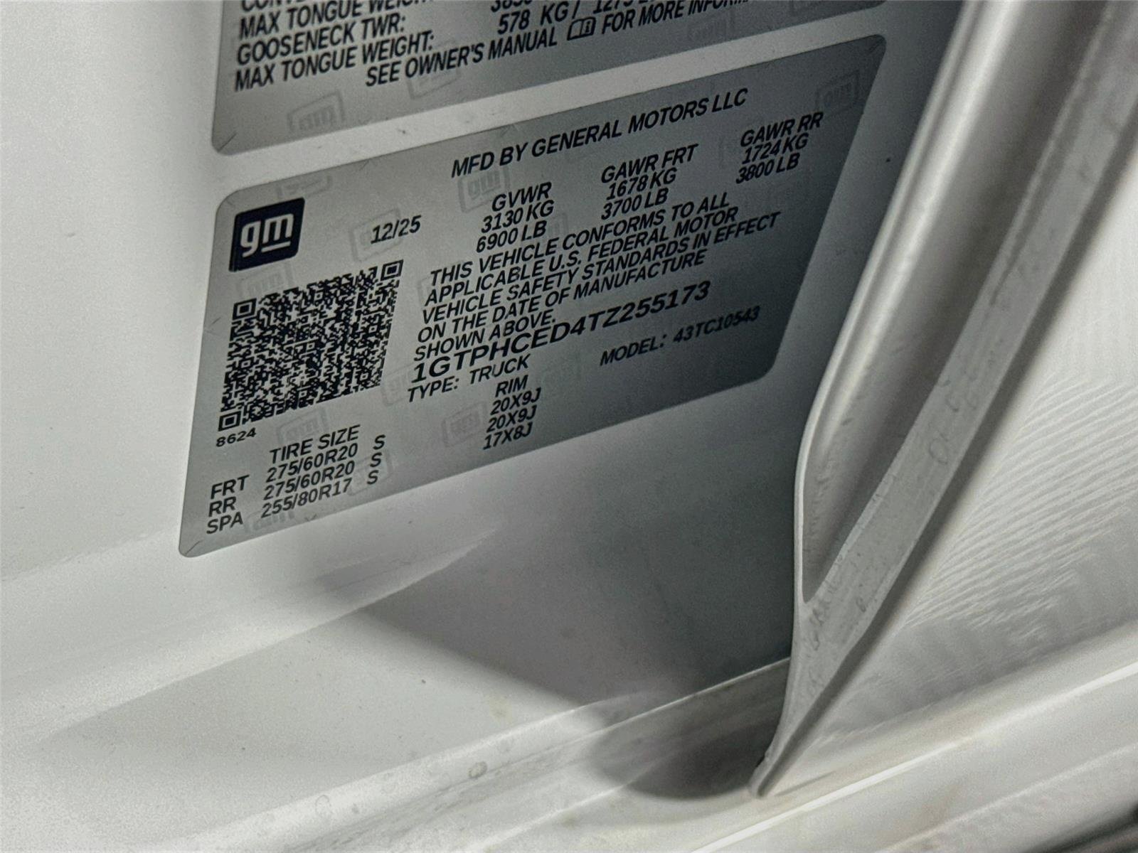 Used 2026 Summit White GMC Elevation image 31