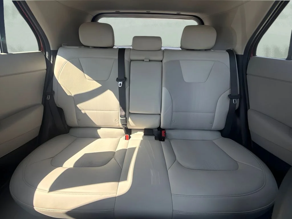 Used 2023 Red Kia Wind image 10