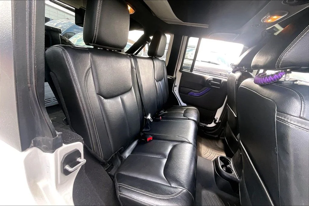 Used 2015 White Jeep Unlimited Sahara image 26