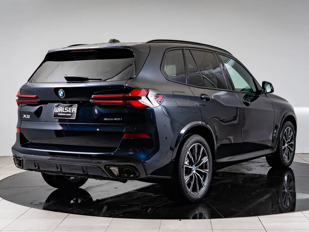 New 2026 Carbon Black Metallic BMW xDrive40i image 10
