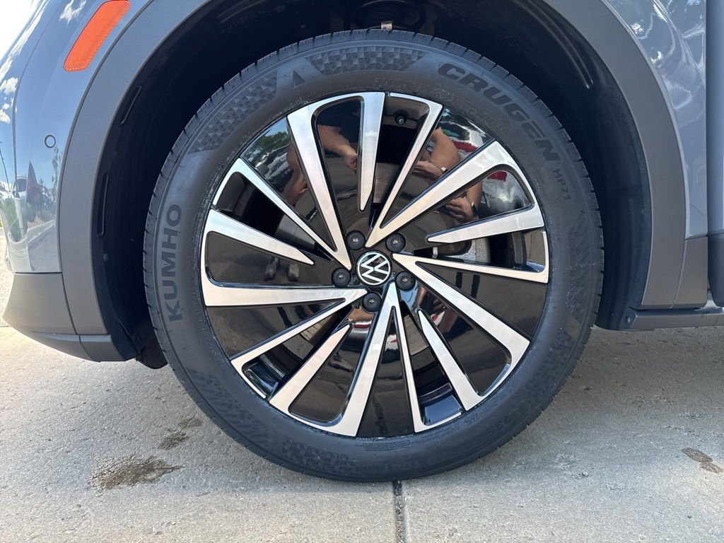Used 2024 Gray Volkswagen Pro image 27