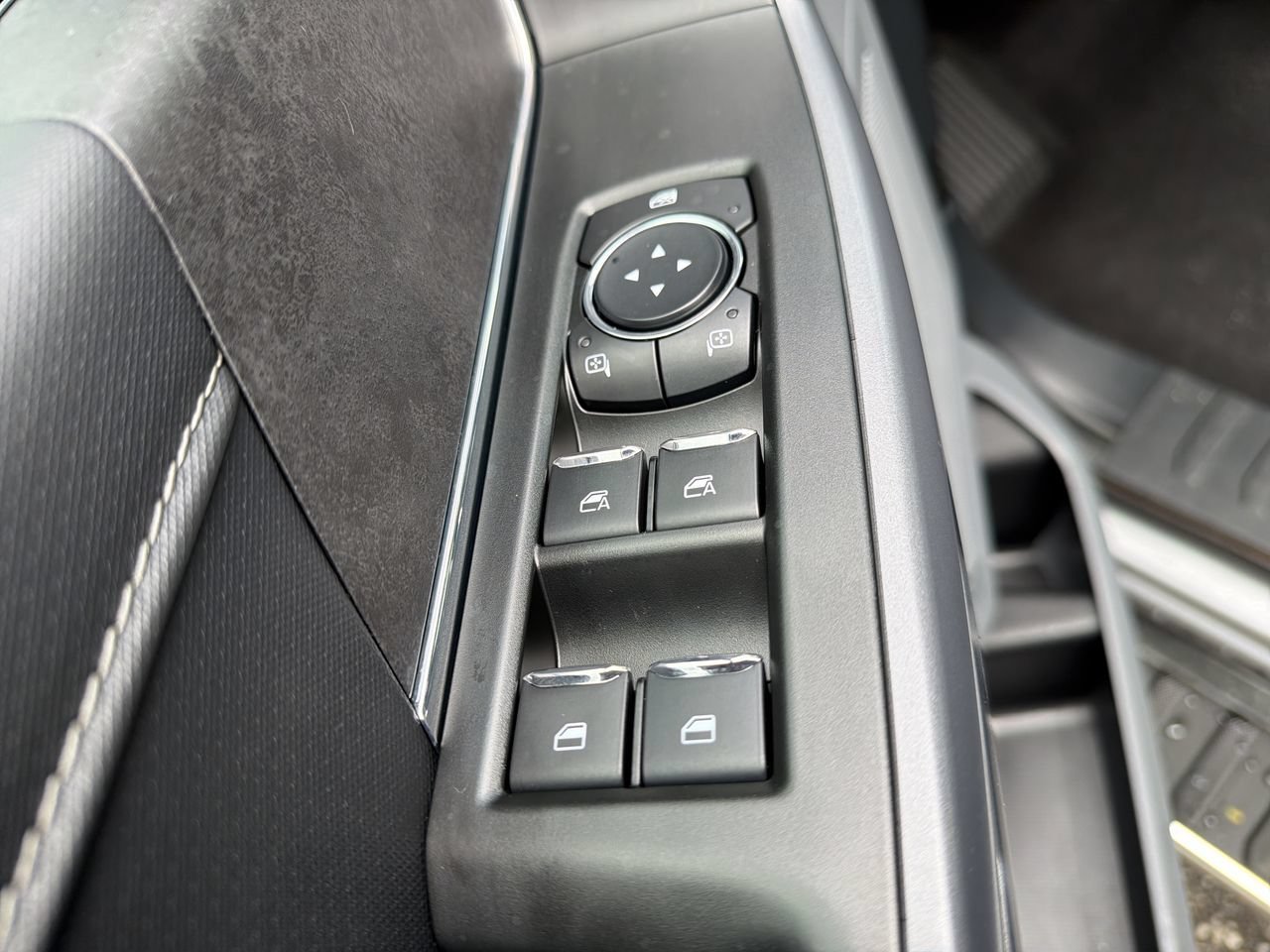Used 2025 Silver Metallic Ford XLT image 17
