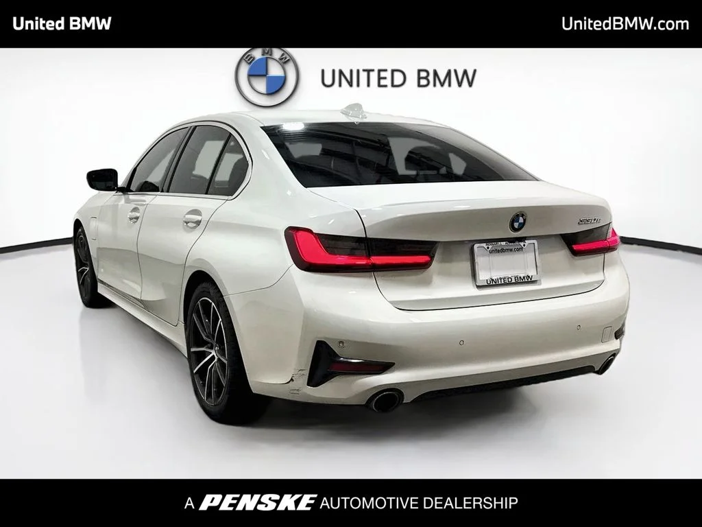 2021 BMW 3 Series 330e - Photo 7