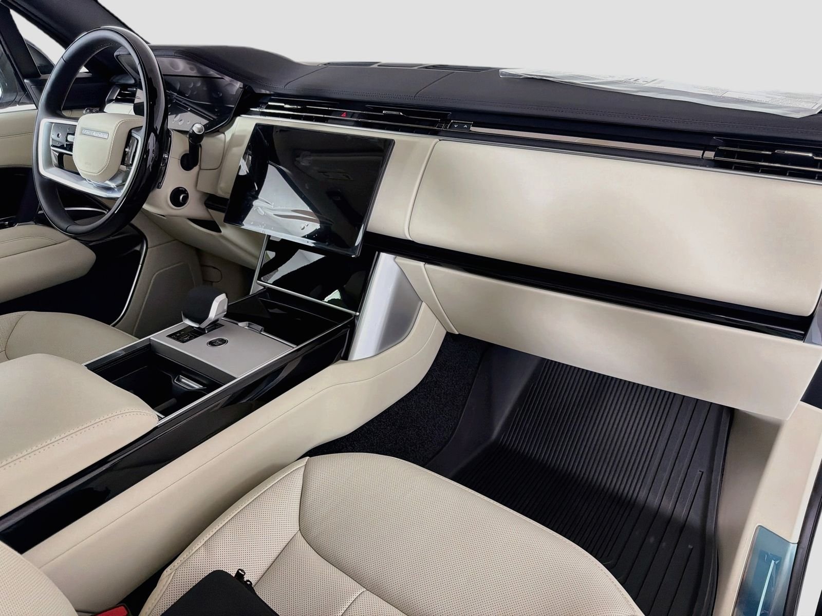 New 2026 Ostuni Pearl White Land Rover SE image 35