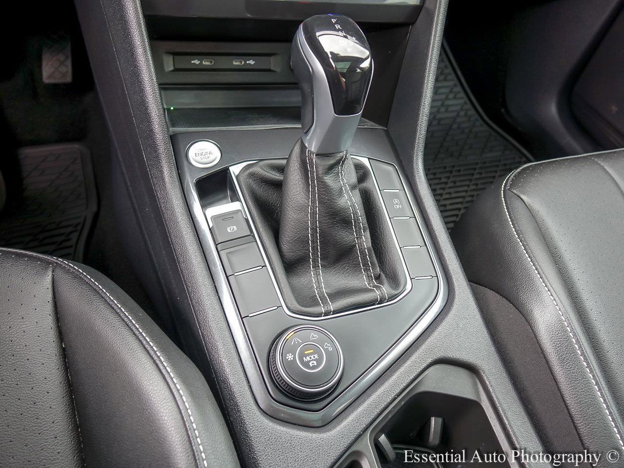 Used 2023 Opal White Pearl Volkswagen SE image 18