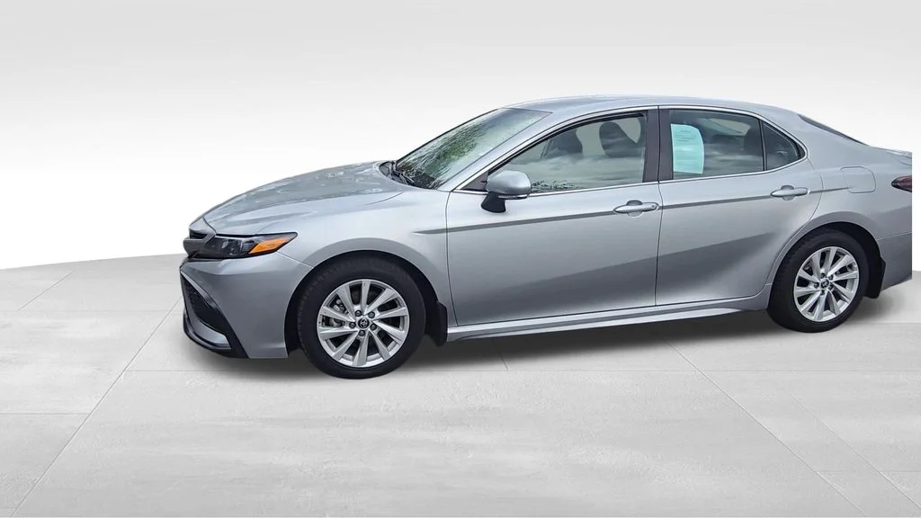 Used 2024  Toyota SE Nightshade image 4