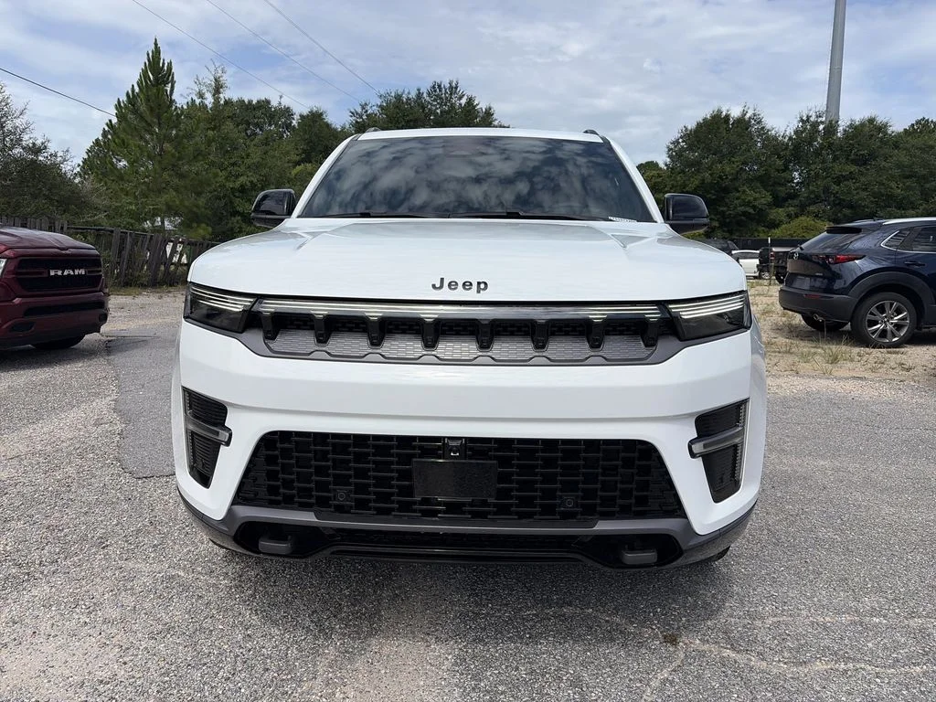 New 2026 Bright White Clear-Coat Exterior Paint Jeep Limited Reserve image 9