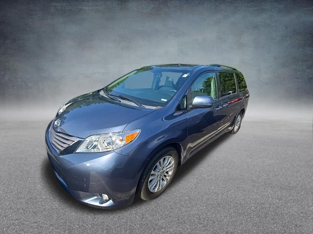 Used 2017 Shoreline Mist Toyota XLE Premium image 3