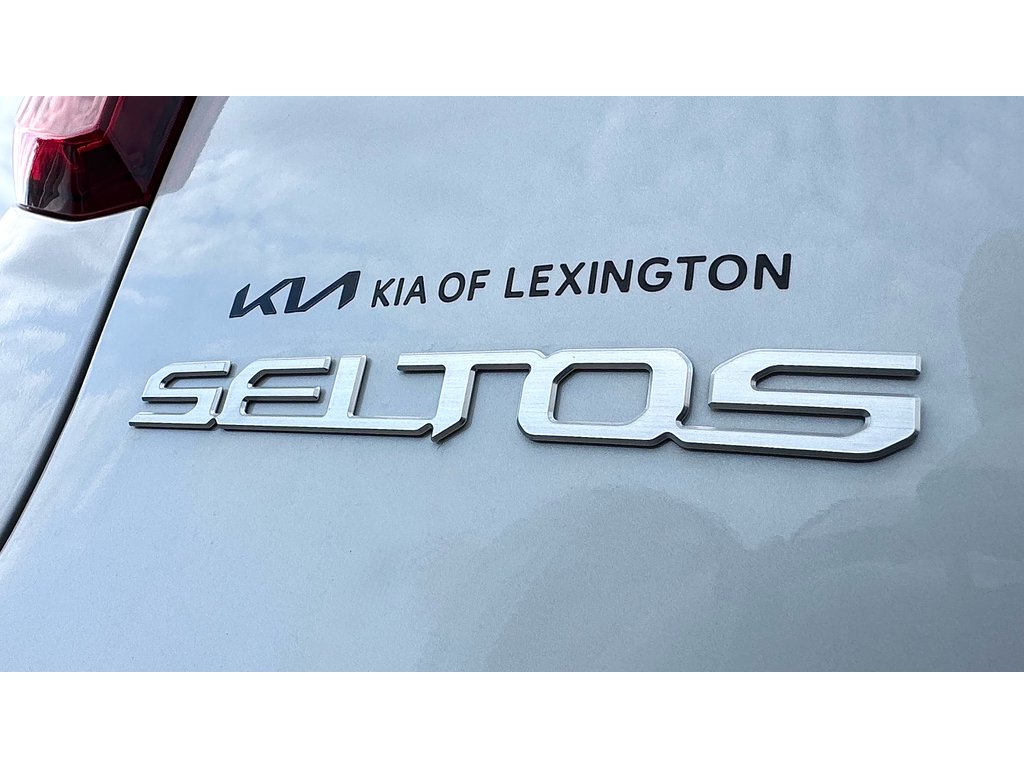 New 2026 Snow White Pearl Kia S image 5