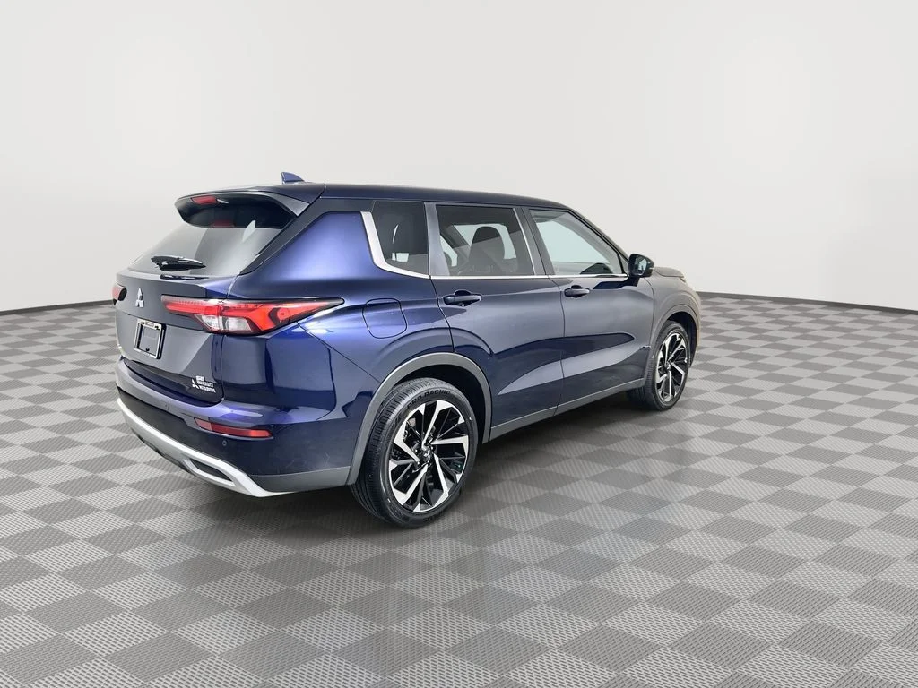 Used 2024  Mitsubishi SE image 8