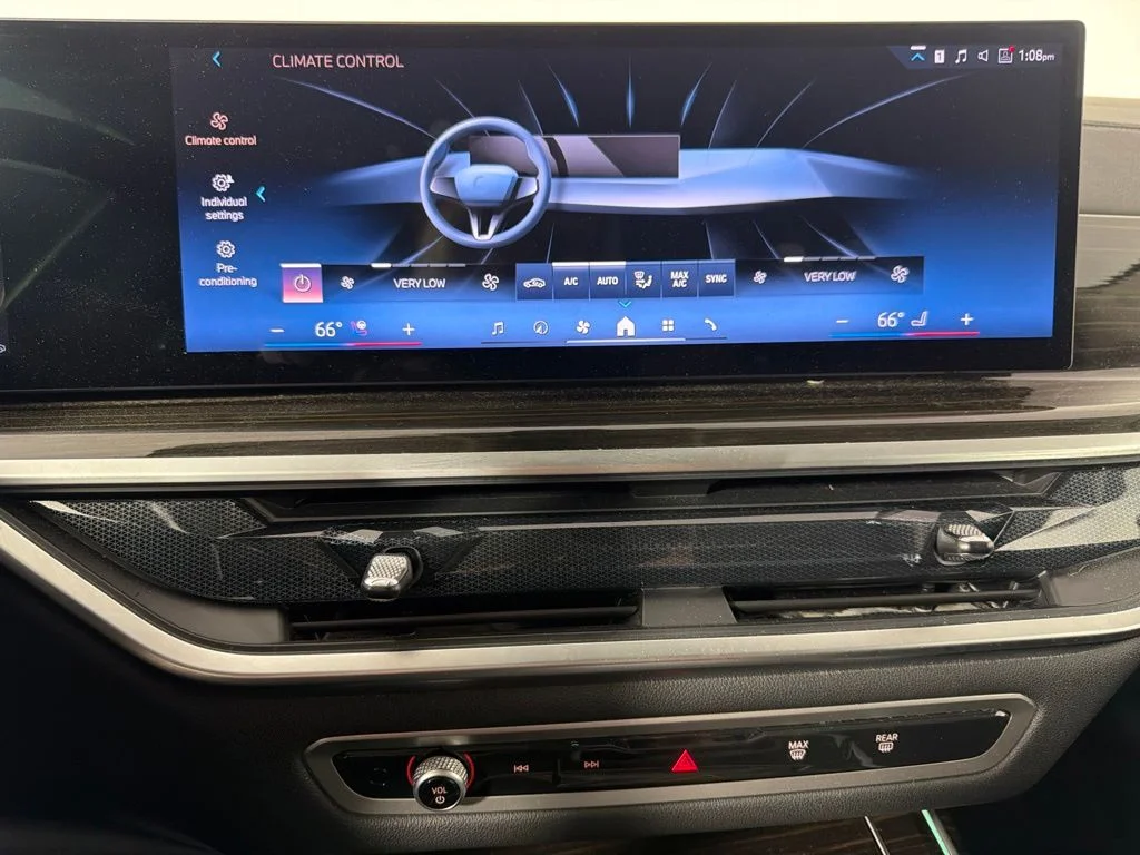 Used 2025 Gray BMW xDrive40i image 36