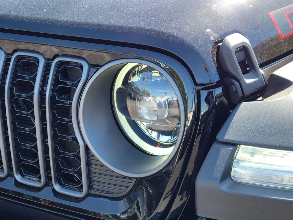 New 2026 Black Clear-Coat Exterior Paint Jeep Rubicon image 22