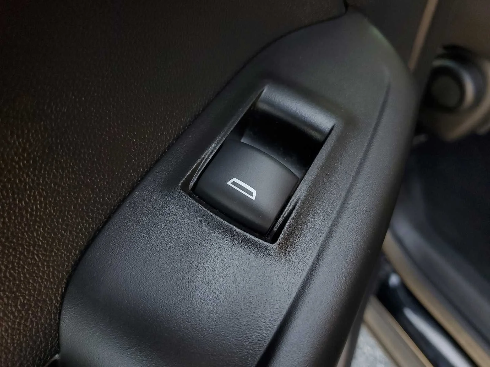 Used 2025 Mosaic Black Metallic Chevrolet LT image 13