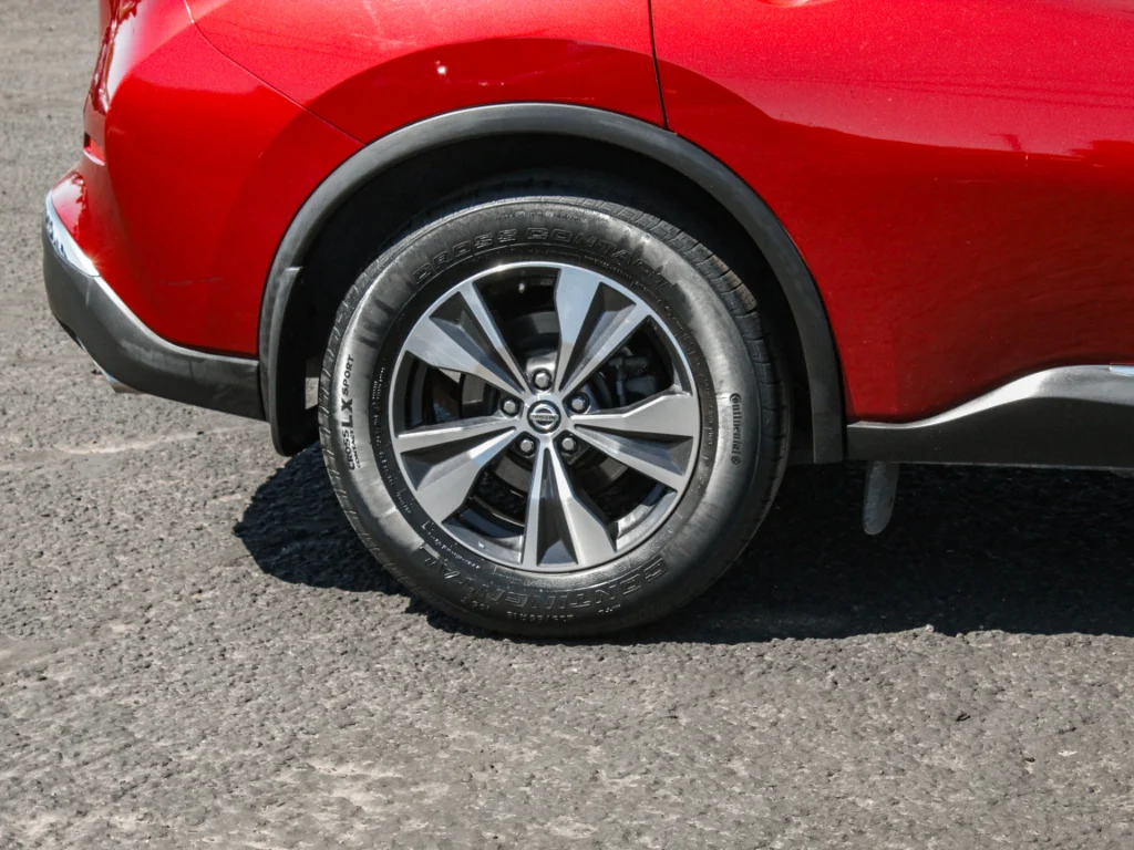 Used 2019 Red Nissan S image 4