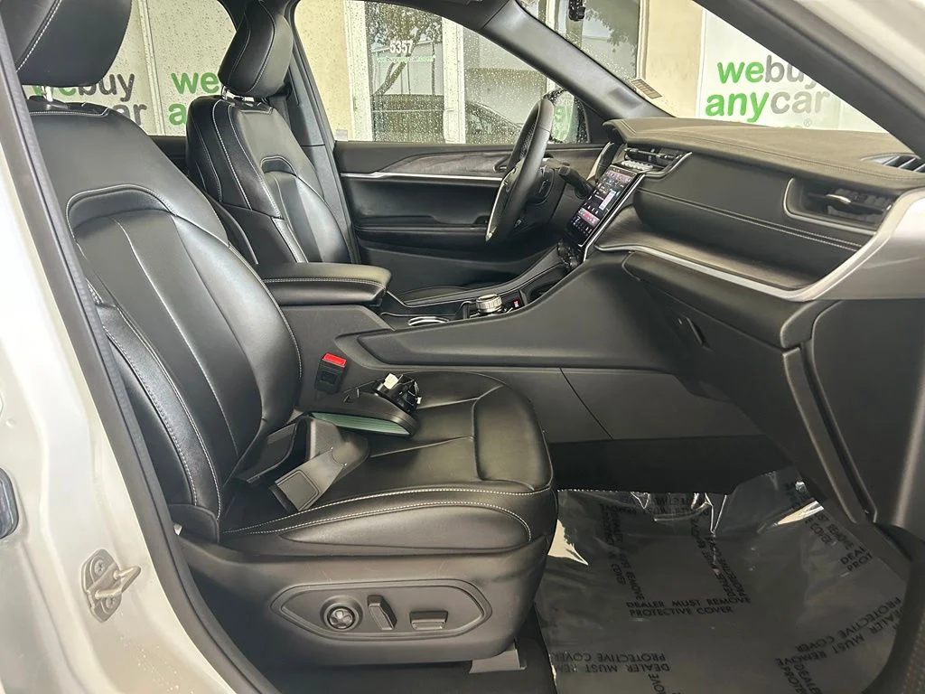 Used 2024 White Jeep Limited image 21