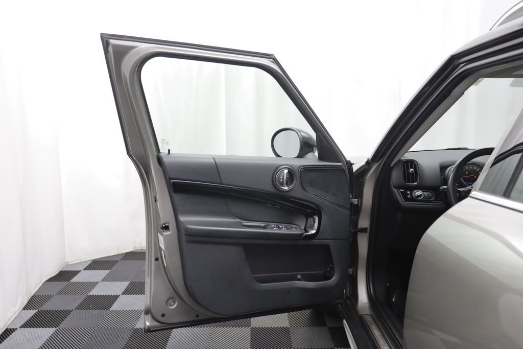 Used 2019 Silver Metallic MINI Signature image 4
